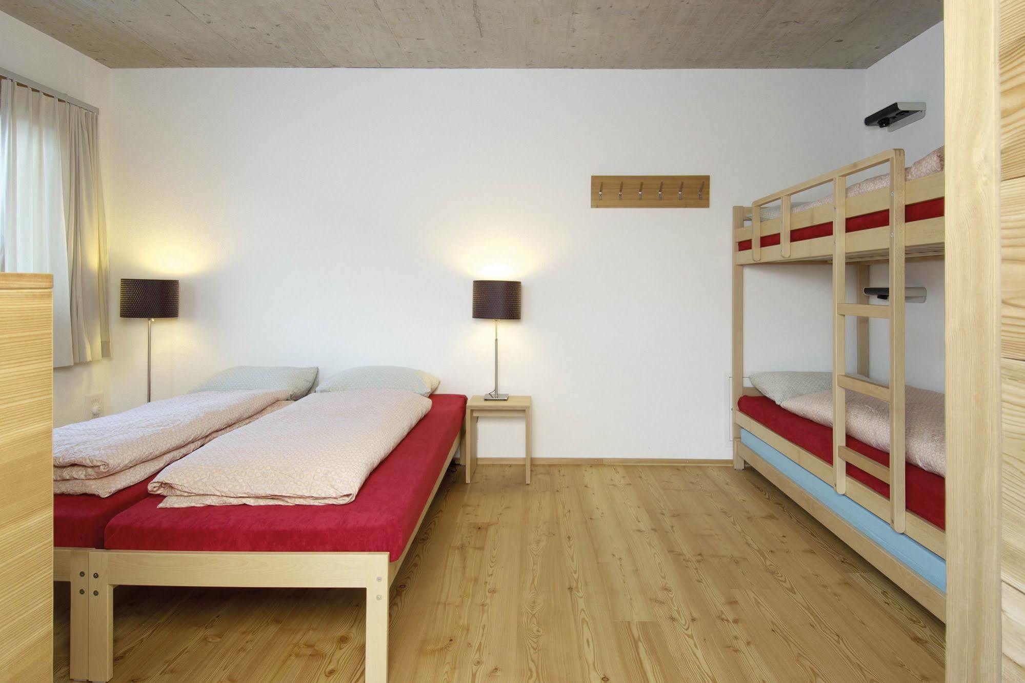Scuol Youth Hostel מראה חיצוני תמונה